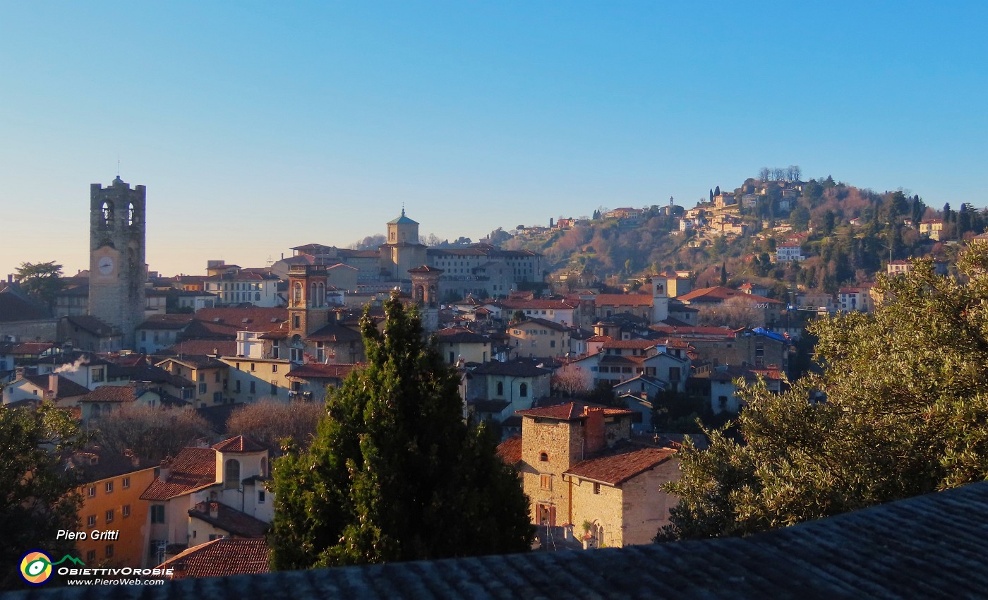 21 Torri, campanili , cupole, guglie di Città Alta e San Vigilio.JPG